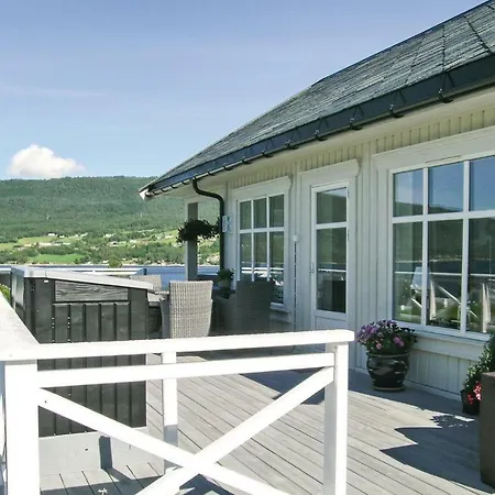 Semesterbostad Four Bedroom Holiday In Eidsvåg