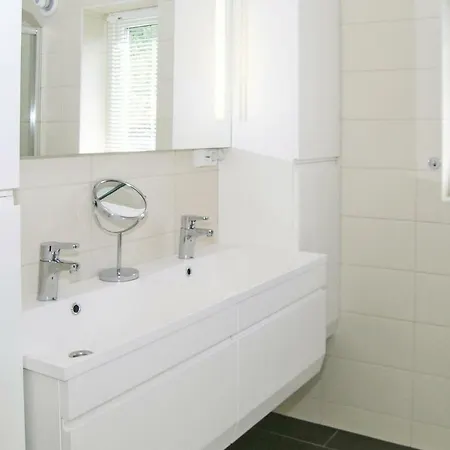 Semesterbostad Four Bedroom Holiday In *