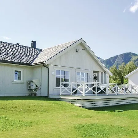 Semesterbostad Four Bedroom Holiday In Eidsvåg